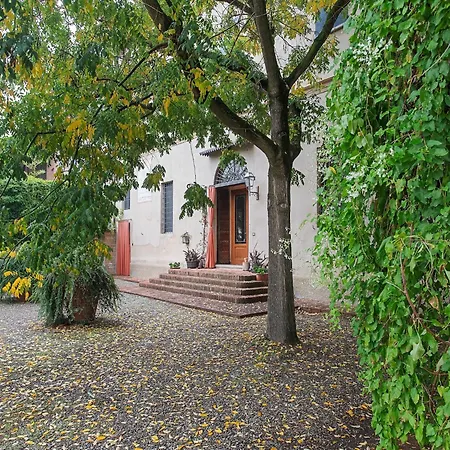 Quaint Mansion In With Garden בית נופש