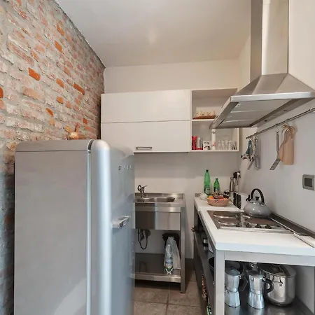 Quaint Mansion In With Garden בית נופש Stagno Lombardo